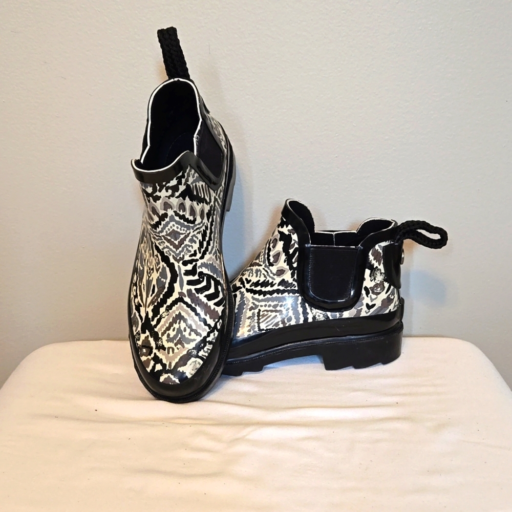 The SAK Women's Rhyme Rain Boot, Size 6.